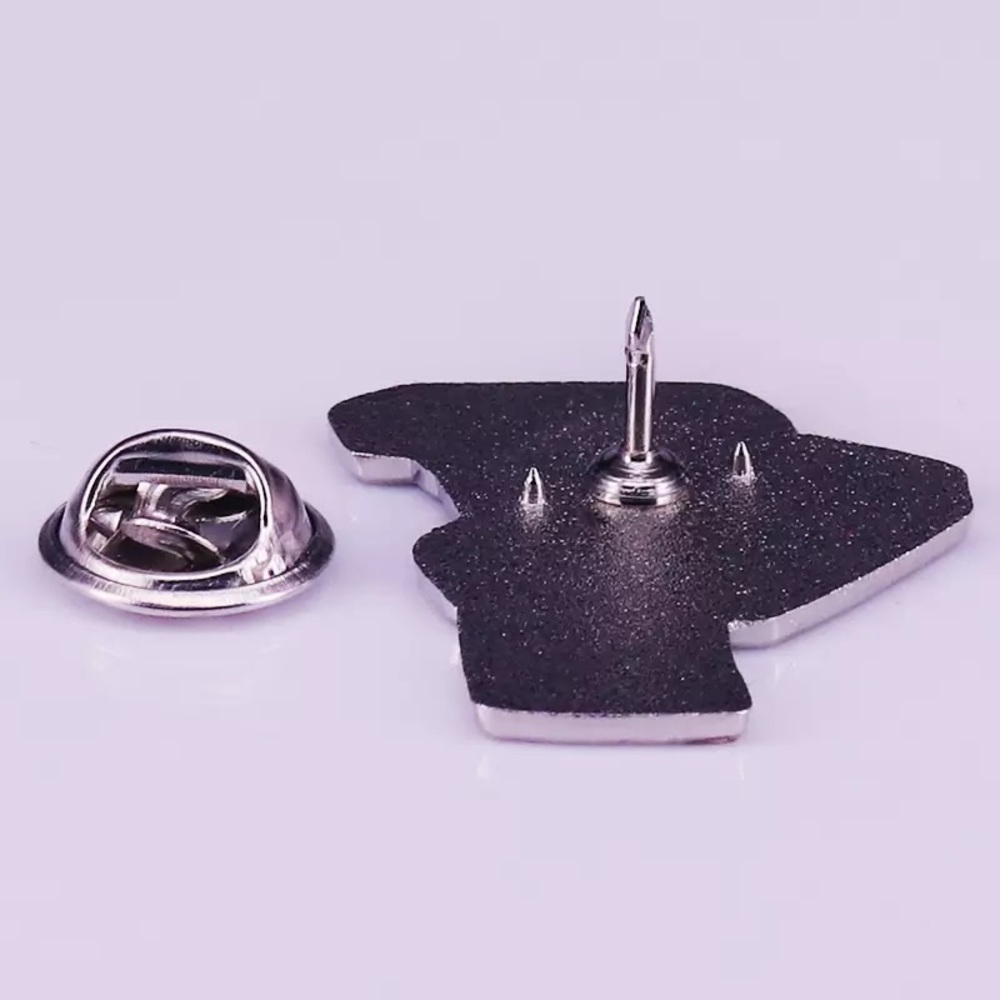 Beetlejuice Polaroid No Feet Ghost Enamel Pin - Picture 2 of 2